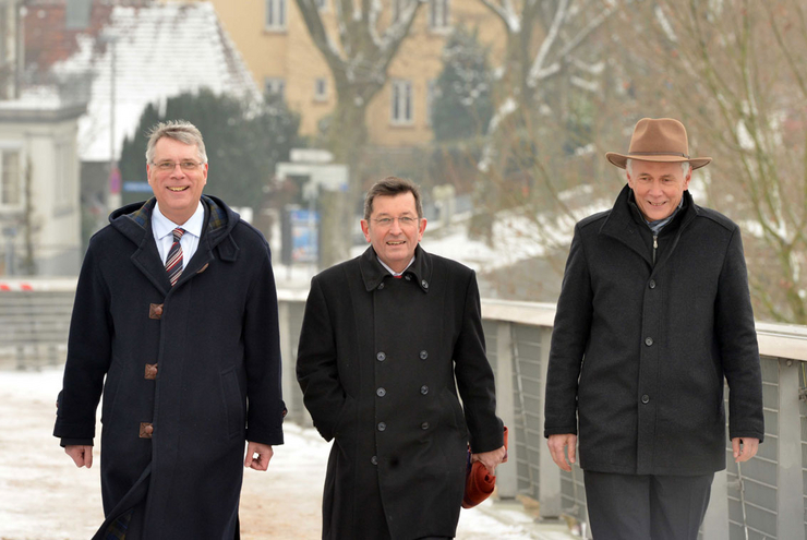 Brückenbauer: Kirchenpräsident Christian Schad mit Kirchenpräsident Christian Albecker von der Union der Protestantischen Kirchen im Elsass und in Lothringen und dem badischen Bischof Jochen Cornelius-Bundschuh (v.li.).