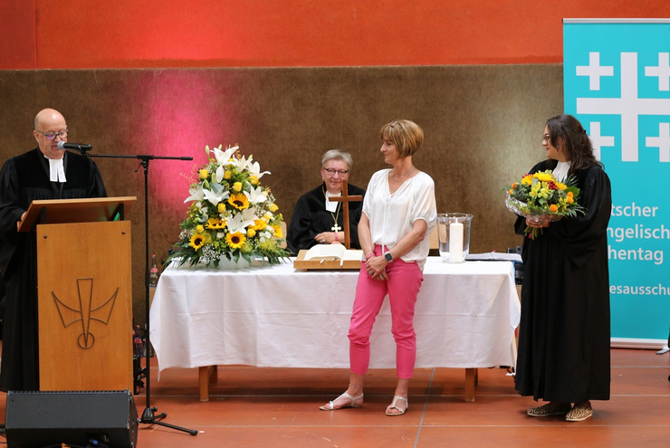 Dank an die Hauptorganisatoren (von links): Dekan Matthias Schwarz, Dorothee Wüst, Tanja Schraß und Pfarrerin Karin Schwartz. Foto: Evangelische Arbeitsstelle Bildung und Gesellschaft