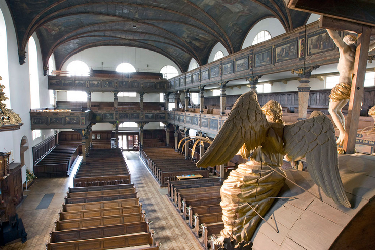 Einladend: Die Dreifaltigkeitskirche - erbaut im spätbarocken Stil. Foto: lk/view