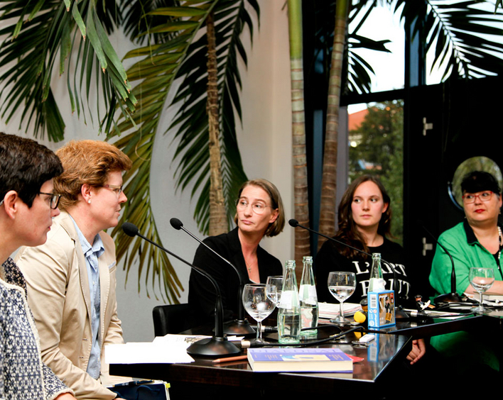 Dagmar Mensink, Astrid von Schlachta, Claudia Kettering, Lea Siegfried und Silke Schwarzstein (von links). Foto: Donauer