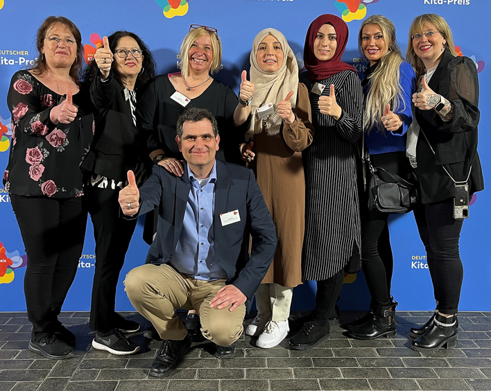 Mitglieder des Kita-Teams und Frank Wolf, Gesamtleiter des Kita-Verbunds (vorne). Foto: Prot. Kita-Verbund LU 