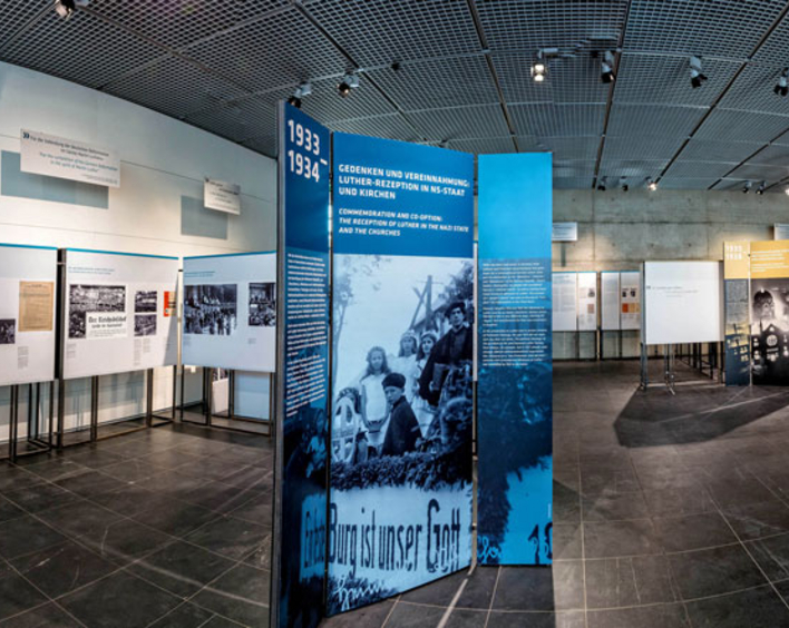 Die Ausstellung "Martin Luther im Nationalsozialismus" macht in der Saarbrückener Ludwigskirche Station. Foto: © Jürgen Sendel/Stiftung Topographie des Terrors