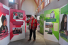 In der Ausstellung in der Stiftskirche Neustadt: Ruth Ratter, Vorsitzende des Deutschen Freundeskreises von Givat Haviva. Foto: Marion Linzmeier-Mehn