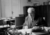 Hans Stempel an seinem Schreibtisch, ca. 1960. Foto: Zentralarchiv