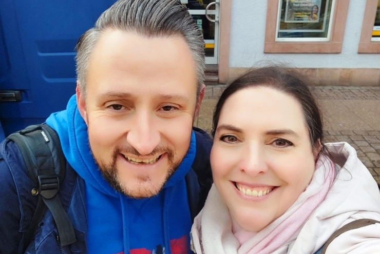 Die beiden Podcaster: Radio-Moderatorin Claudia Formella und Radio-Pfarrer Dejan Vilov. Foto: lk