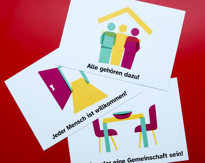 Postkarten mit wichtigen Forderungen der Gleichstellung.