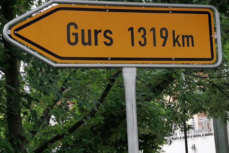 Straßenschild als Mahnmahl der Deportation pfälzischer Juden vor 80 Jahren. Foto: lk/Dittus