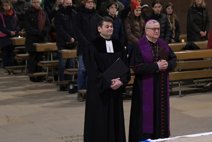Solidarität zeigen und "selbst zu Werkzeugen des Friedens werden": Ökumenisches Friedensgebet im Speyerer Dom.