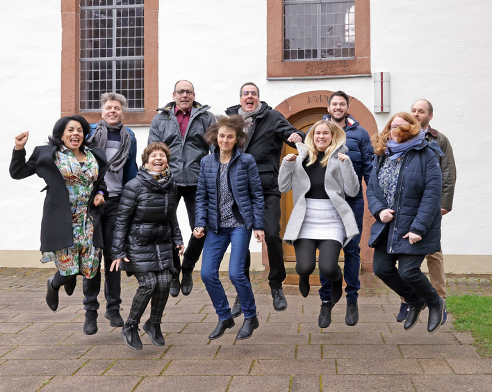 Kooperieren im Dekanat Bad Bergzabern enger (von links): Almendra Garcia de Reuter, Rainer Brunck, Angela Fabian, Dietmar Zoller, Ute Braune, Stephan Hänlein, Katharina Weber, Stefan Ackermann, Anna Thees und Holger Müller. Foto: Norman Krauß