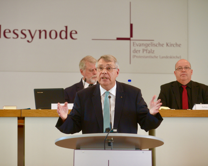 In seinem Bericht hat Kirchenpräsident Christian Schad die Rechtfertigungsbotschaft des Evangeliums als Kern der Reformation in den Mittelpunkt gestellt. Foto: lk/Landry