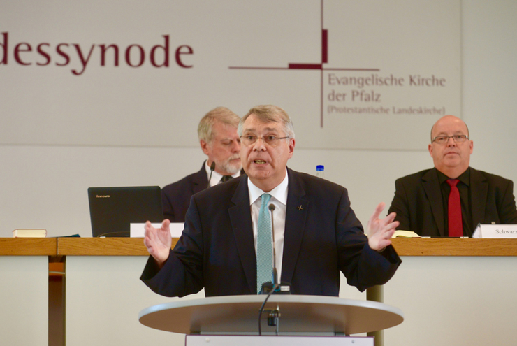 In seinem Bericht hat Kirchenpräsident Christian Schad die Rechtfertigungsbotschaft des Evangeliums als Kern der Reformation in den Mittelpunkt gestellt. Foto: lk/Landry