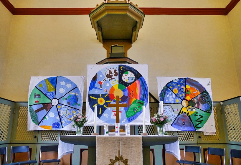 Konfirmand*innen meinen: Kirche und Klimaschutz gehören zusammen. Foto: FUNDUS Eberhard Deis Konfirmand*innen meinen: Kirche und Klimaschutz gehören zusammen. Foto: FUNDUS Eberhard Deis