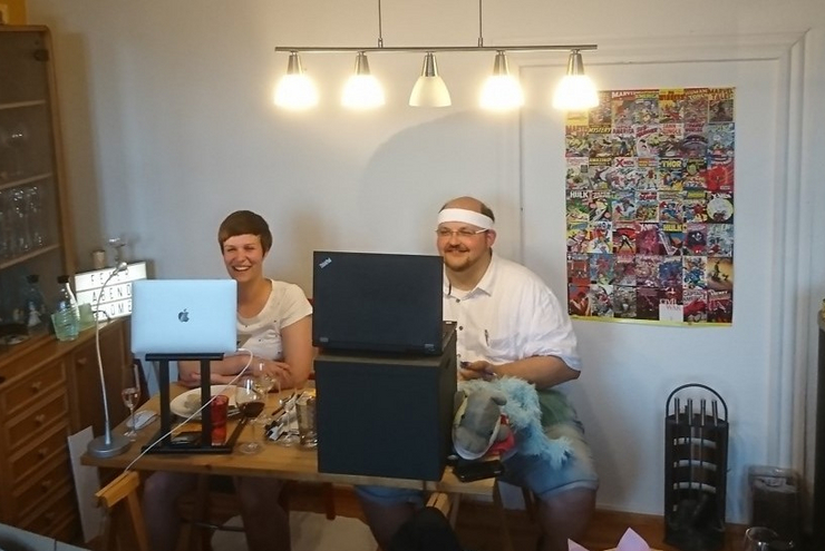 Wohnzimmer statt Weinausschank: Eva und Christopher Markutzik erreichen ein neues Publikum mit ihrem virtuellen "Feierabendtreff".