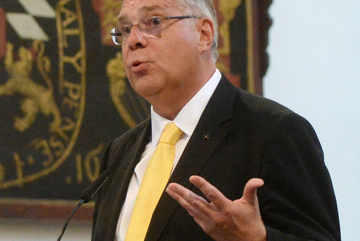 Kirchenpräsident Christian Schad bei seiner Eröffnungsansprache.