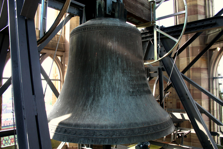 Die Lutherglocke der Speyerer Gedächtniskirche.