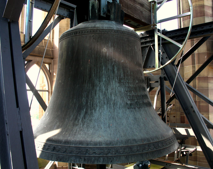 Die Lutherglocke der Speyerer Gedächtniskirche.