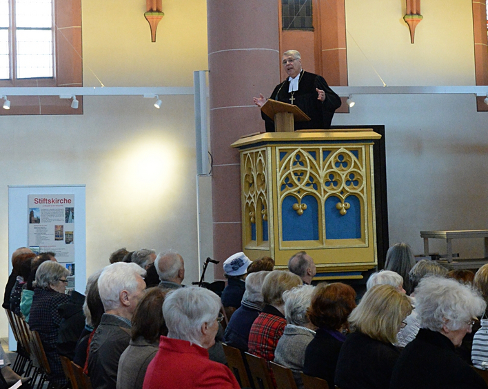 Sieht in Toleranz und Demokratie eine starke Antwort auf Populismus und Extremismus: Kirchenpräsident Christian Schad im Karfreitagsgottesdienst in der Stiftskirche Neustadt. Foto: LM