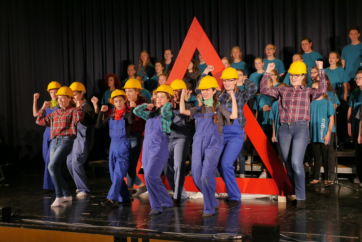 Chor und Tanzensemble brauchen noch Verstärkung. Foto: Johannes Sinn