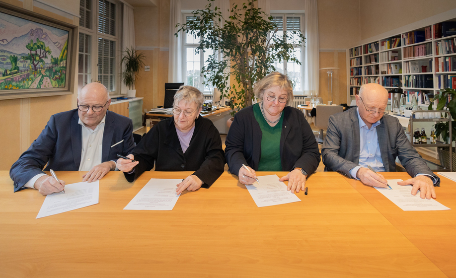 Albrecht Bähr, Vorsitzender der Diakonie Pfalz, Kirchenpräsidentin Dorothee Wüst, Heike Springhart, badische Landesbischöfin, und Urs Keller, Vorstandsvorsitzender der Diakonie Baden (von links) Foto: EKIBA Albrecht Bähr, Vorsitzender der Diakonie Pfalz, Kirchenpräsidentin Dorothee Wüst, Heike Springhart, badische Landesbischöfin, und Urs Keller, Vorstandsvorsitzender der Diakonie Baden (von links). Foto: EKIBA