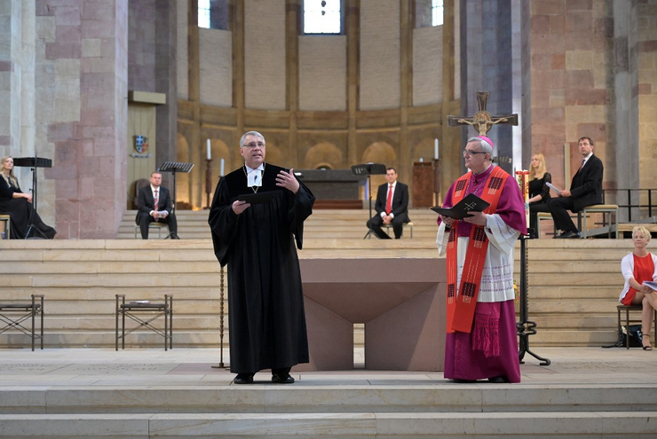 Archivbild Bischof Karl-Heinz Wiesemann und Kirchenpräsident Christian Schad. Foto: lk.