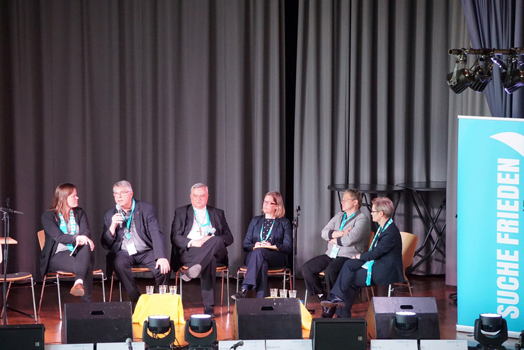 Sandra Bils, Christian Schad, Karl-Heinz Wiesemann, Julia Knop, Johanna Rahner und Dagmar Stoltmann-Lukas (v.l.). 