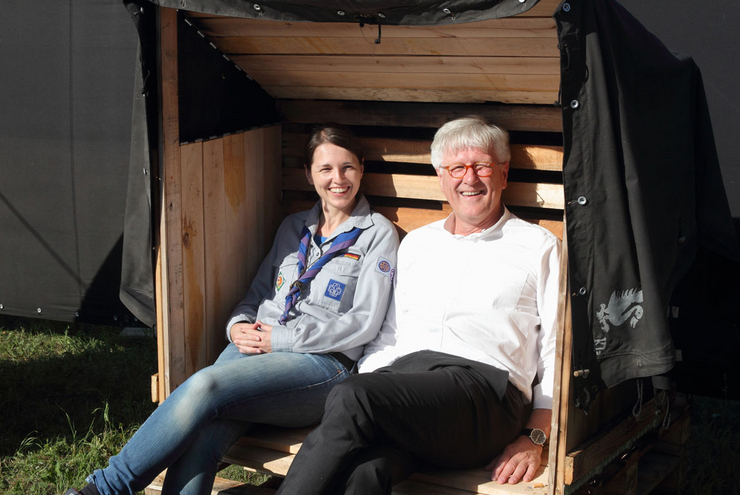 Julia Lumma aus Lambsheim mit EKD-Ratsvorsitzendem Heinrich Bedford-Strohm. Foto: VCP/Kläger