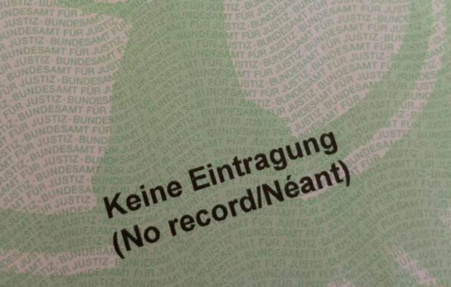 Wer im Presbyterium mitwirkt, muss ein erweitertes Führungszeugnis vorlegen. Wer im Presbyterium mitwirkt, muss ein erweitertes Führungszeugnis vorlegen.