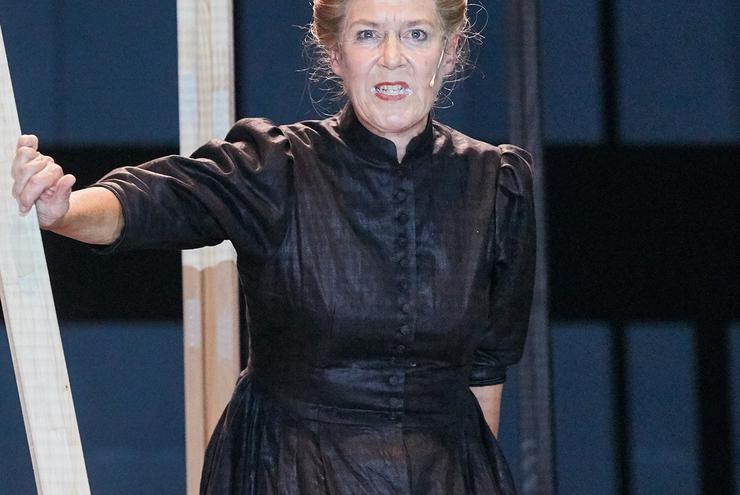 Spielt Gauleiter-Gattin Hilde Bürckel: Schauspielerin Hannelore Bähr. Foto: Pfalztheater Kaiserslautern