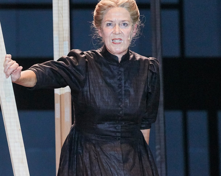 Spielt Gauleiter-Gattin Hilde Bürckel: Schauspielerin Hannelore Bähr. Foto: Pfalztheater Kaiserslautern
