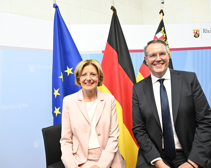 Ministerpräsidentin Malu Dreyer und ihr Nachfolger Alexander Schweitzer. Foto: © Staatskanzlei RLP / Pulkowski