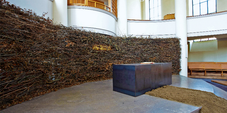 Kultursommer 2012: Installation der Künstlerin Madeleine Dietz in der Zwölf-Apostel-Kirche Frankenthal. Foto: Brenner Kultursommer 2012: Installation der Künstlerin Madeleine Dietz in der Zwölf-Apostel-Kirche Frankenthal. Foto: Brenner