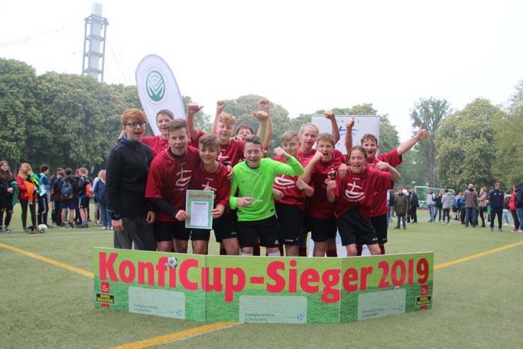 Fair gewinnt: Konfirmanden aus der pfälzischen Landeskirche holen erstmals den Pokal.