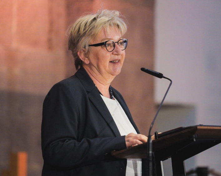Kirchenpräsidentin Dorothee Wüst bei ihrem Grußwort zum Unionsjubiläum in Baden. Foto: lk/Groschwitz.
