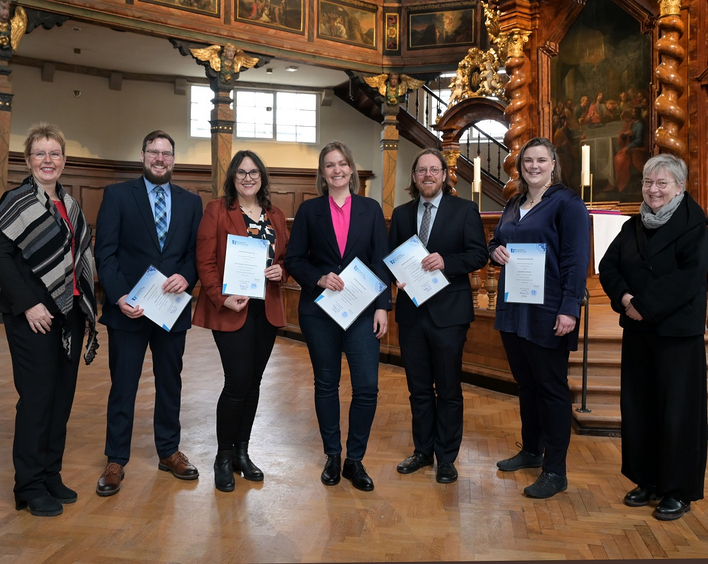 In der Dreifaltigkeitskirche (v. links): Marianne Wagner, Philipp Loos, Karin Schwartz, Elisabeth Lang, Ulrich Hofeditz, Sarah Schulze und Dorothee Wüst. Foto: Klaus Landry
