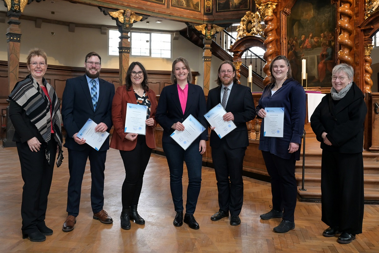 In der Dreifaltigkeitskirche (v. links): Marianne Wagner, Philipp Loos, Karin Schwartz, Elisabeth Lang, Ulrich Hofeditz, Sarah Schulze und Dorothee Wüst. Foto: Klaus Landry