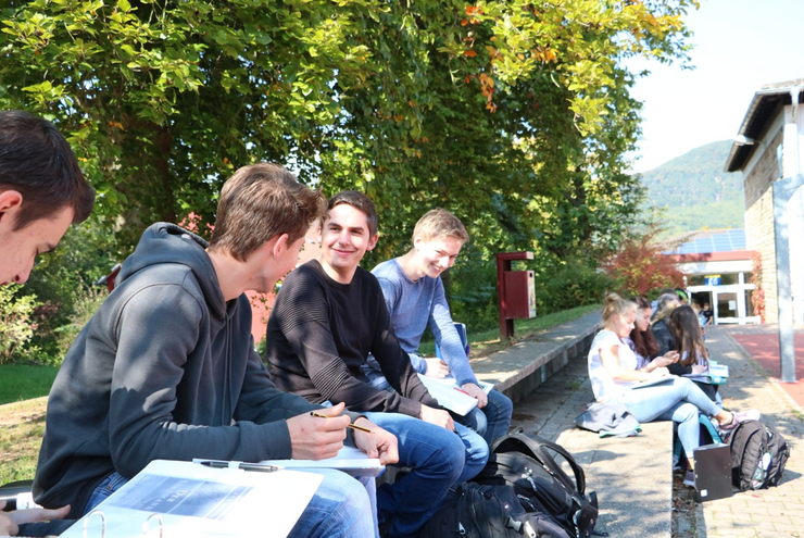 Vorbereitung auf die Zukunft: Schüler am Evangelischen Trifels-Gymnasium Annweiler.