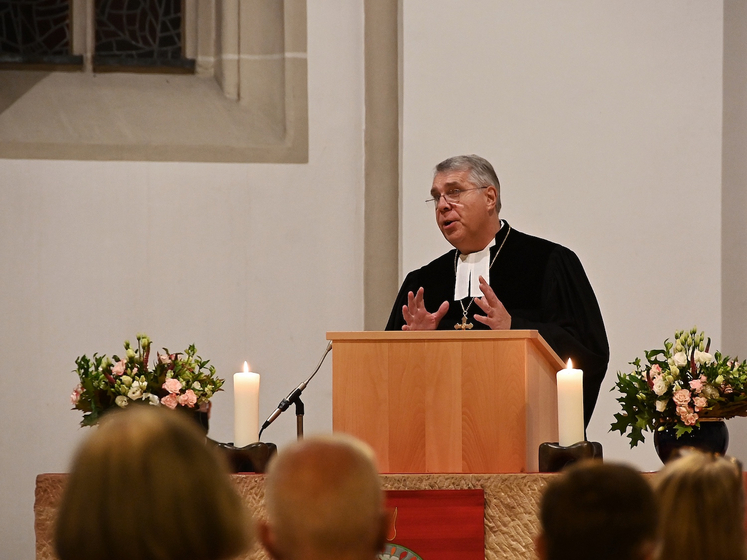 Kirchenpräsident Christian Schad am Reformationstag in der Stadtkirche Homburg. Foto: lk/Rummel Kirchenpräsident Christian Schad am Reformationstag in der Stadtkirche Homburg. Foto: lk/Rummel