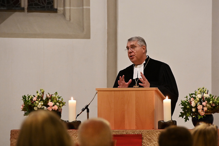 Kirchenpräsident Christian Schad am Reformationstag in der Stadtkirche Homburg. Foto: lk/Rummel