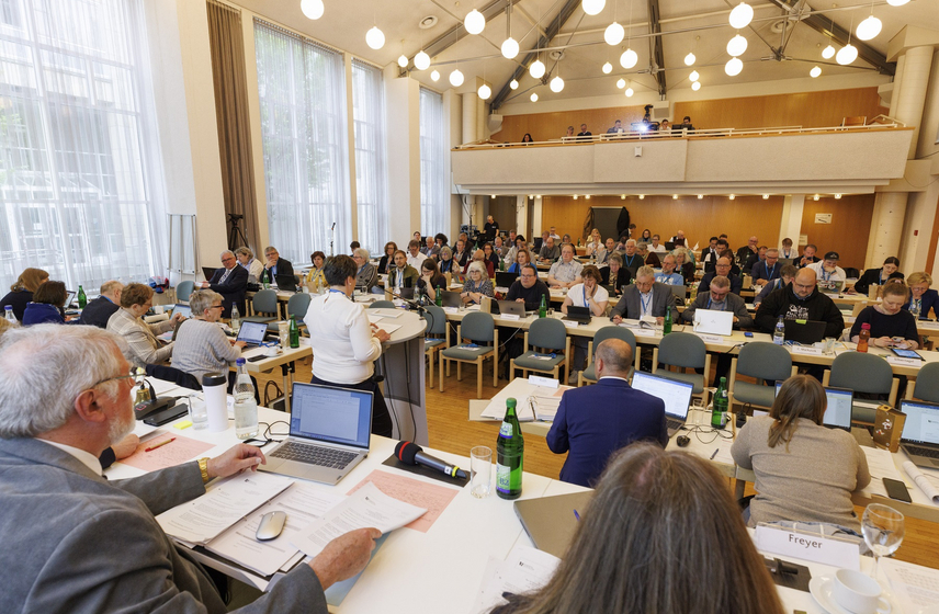 Auf ihrer 5. Tagung stellt die 13. Landessynode wichtige Weichen für die zukünftige Arbeit. Foto: view Auf ihrer 5. Tagung stellt die 13. Landessynode wichtige Weichen für die zukünftige Arbeit. Foto: view