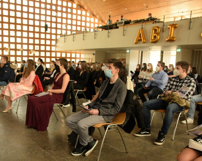 Gut im Abgang: Das Evangelische Trifelsgymnasium würdigt Abiturientinnen und Abiturienten im Abschiedsgottesdienst.