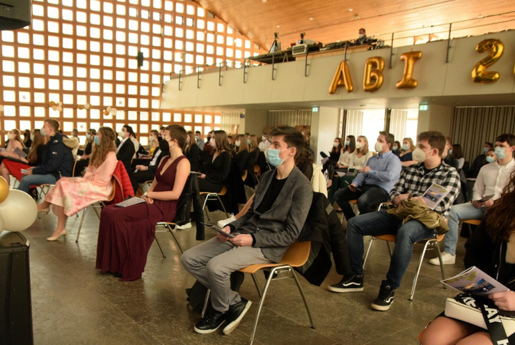Gut im Abgang: Das Evangelische Trifelsgymnasium würdigt Abiturientinnen und Abiturienten im Abschiedsgottesdienst.