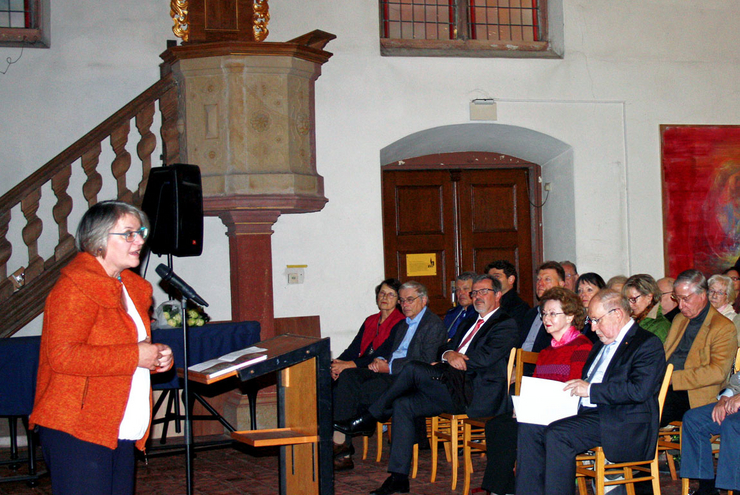 Buchvorstellung in der Heiliggeistkirche: Pfarrerin Christine Gölzer hat die Gäste begrüßt. 