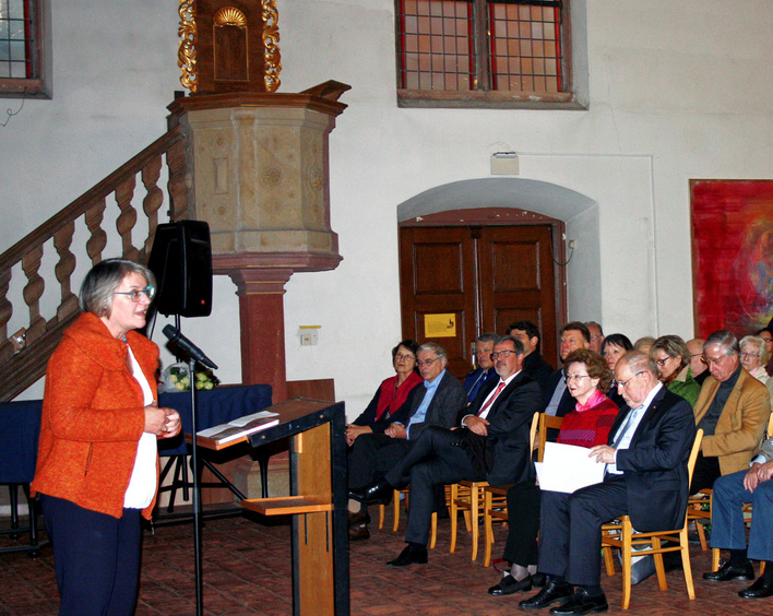 Buchvorstellung in der Heiliggeistkirche: Pfarrerin Christine Gölzer hat die Gäste begrüßt. 