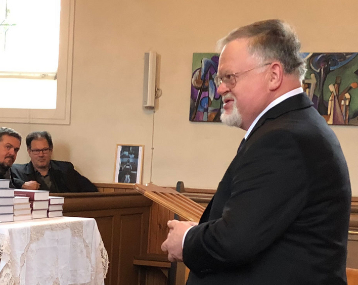 Bernhard H. Bonkhoff bei der Vorstellung seines Buches zur Unionsgeschichte 2018 in der Unionskirche in Neunkirchen am Potzberg. Foto: lk