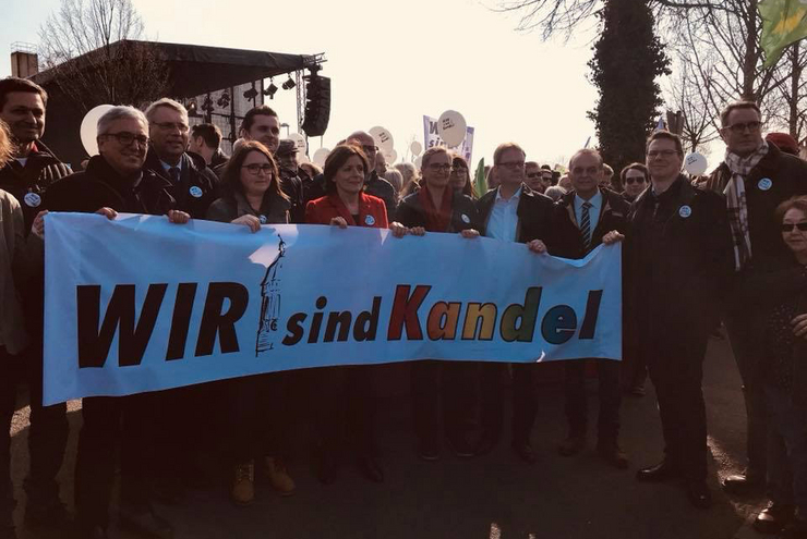 Vertreter von Kirche, Politik, Gewerkschaften und Initiativen haben Position bezogen: "Wir sind Kandel". Foto: lk
