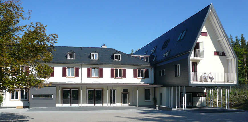 Die Jugendbildungsstätte Martin-Butzer-Haus. Die Jugendbildungsstätte Martin-Butzer-Haus.