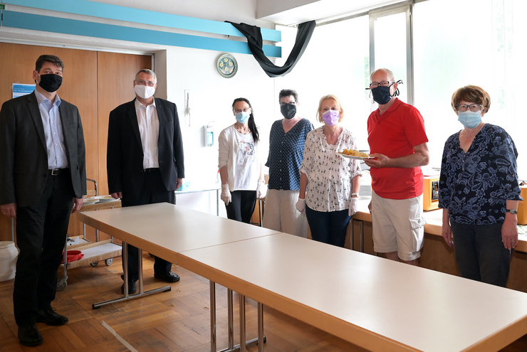Markus Jäckle, Christian Schad, Barbara Harfenmeister, Monika Ahnert, Angelika Dick, Franz Dennhard, Gisela Deffert (vlnr). Foto: lk/Landry
