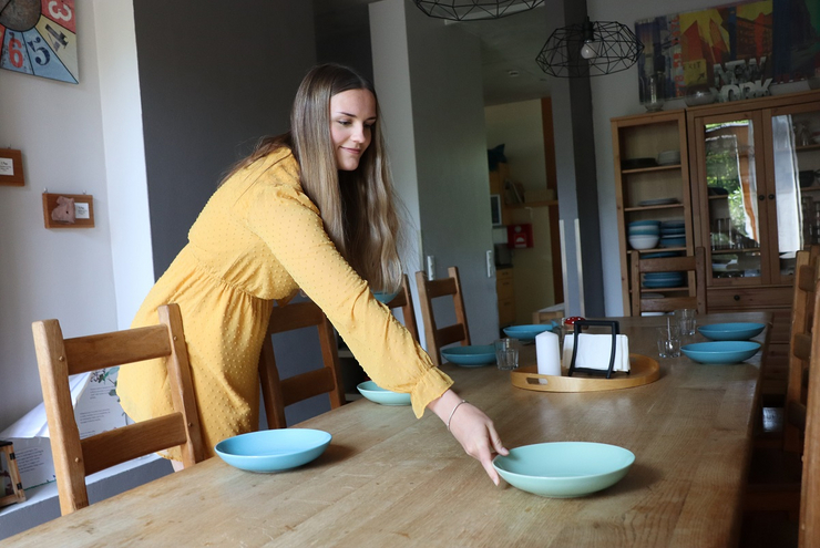 In der Wohngruppe für Jungen: FSJlerin Alexandra Schulz. Foto: lk/Riesterer