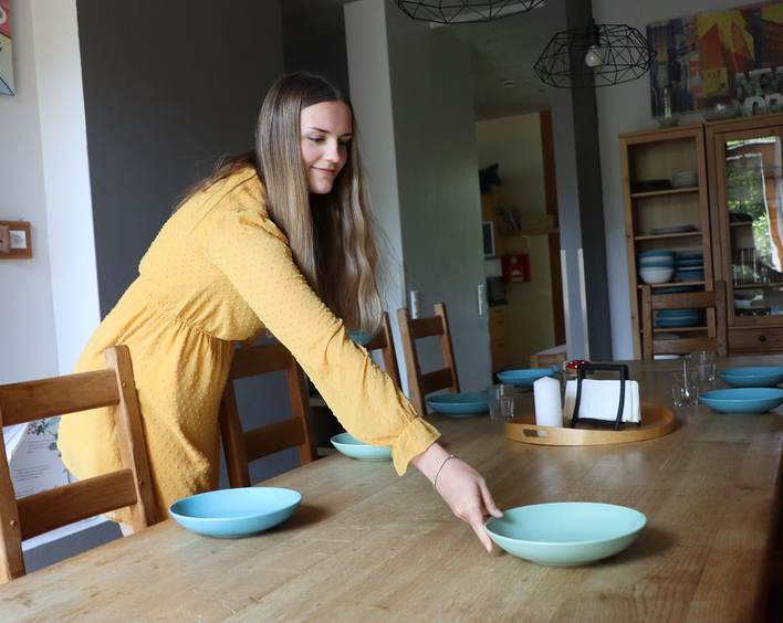 In der Wohngruppe für Jungen: FSJlerin Alexandra Schulz. Foto: lk/Riesterer