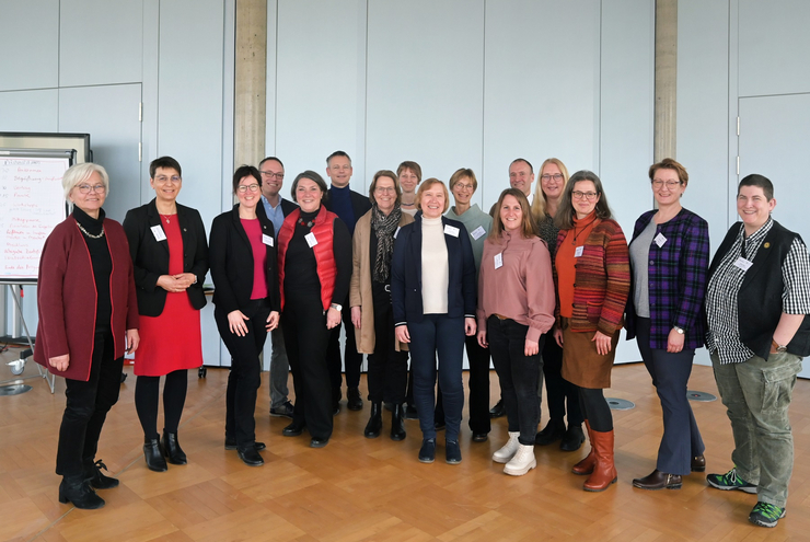 Die Mentor*innen aus der Pfälzischen Landeskirche: Barbara Kohlstruck (links), Thomas Borchers (6.v.l.); Jill Rohde (7.v.l.), Sonja Noseck (8.v.l.) Alle Bilder: Landry